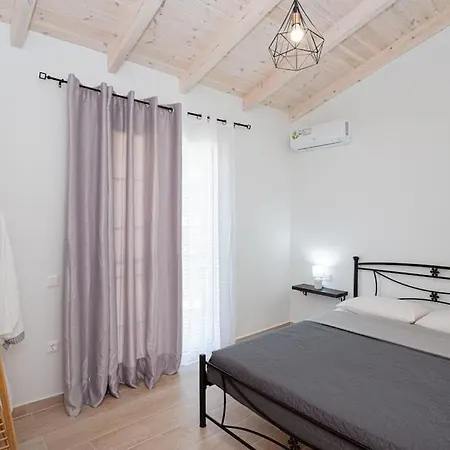 Willa Saint Spiridon Gardeládes