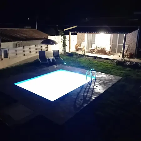 Saint Spiridon Willa *