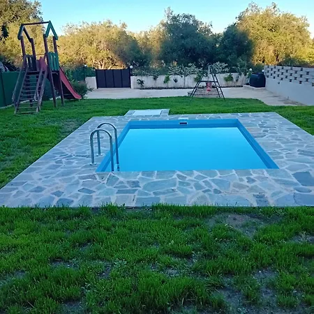 Saint Spiridon Willa *