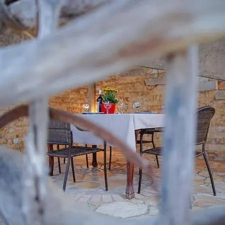 Saint Spiridon Vilă Gardeládes