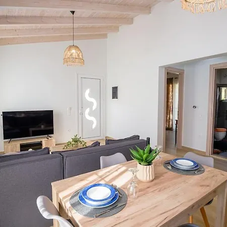 Saint Spiridon Vilă Gardeládes