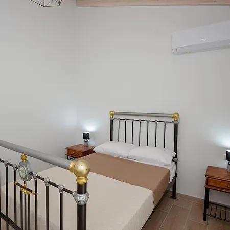 Saint Spiridon Vilă *