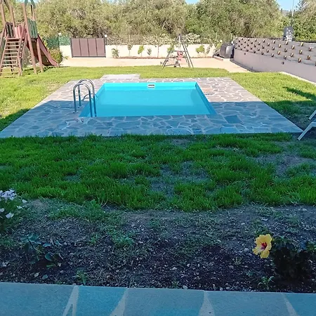 Saint Spiridon Vilă