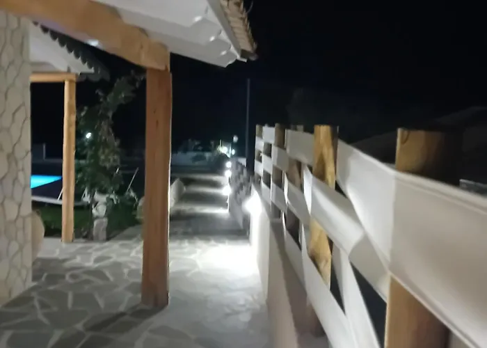 Saint Spiridon Βίλα *