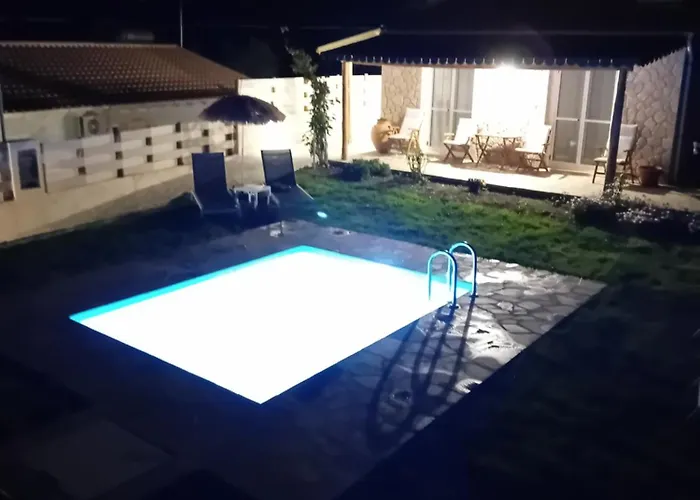 Saint Spiridon Βίλα *