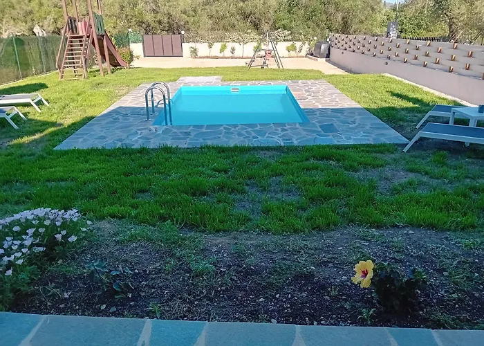 Saint Spiridon Βίλα